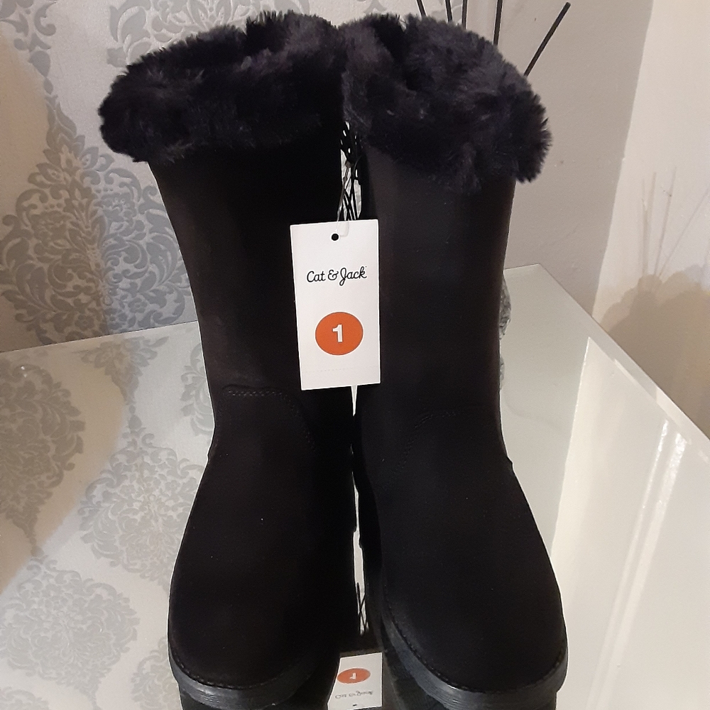 Size #1. Black boots for girl, Cat&Jack